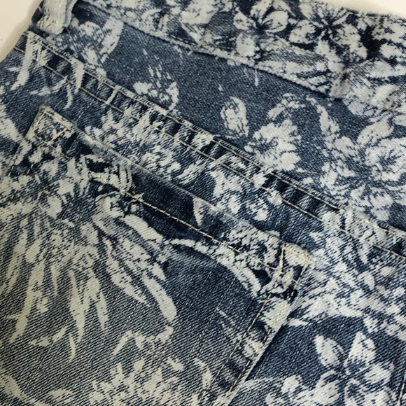 BILLABONG time keeps Floral Print Denim Distressed Shorty Shorts Size 5 - Picture 15 of 16